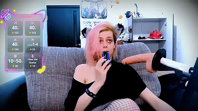 Littlepinkcat online show from October 6, 2025, 8:12 am