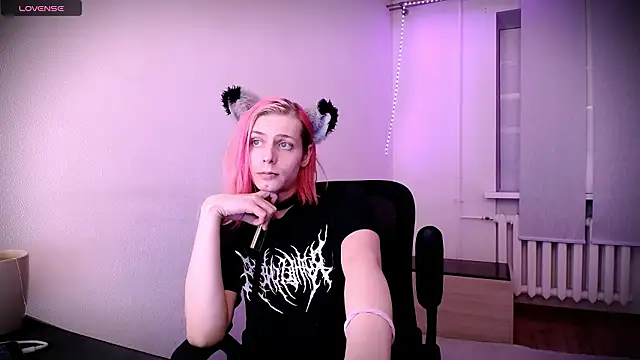 Littlepinkcat online show from February 6, 2026, 12:59 am