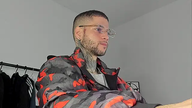  jamesleandros1 online show from November 11, 2025, 11:10 am