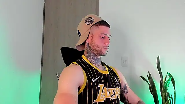  jamesleandros1 online show from March 8, 2026, 2:59 am