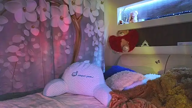 Snapshot of Malika_uAngel chatting on January 21, 2025, 10:30 pm Malika uAngel online show from January 21, 2025, 10:30 pm