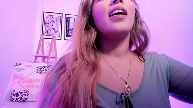 sofihill01 online show from May 23, 2026, 7:56 am
