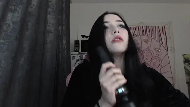 Holy420lolii online show from December 12, 2024, 4:43 pm