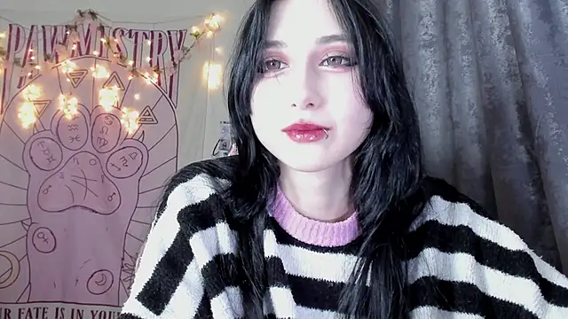 Holy420lolii online show from October 27, 2025, 6:56 pm