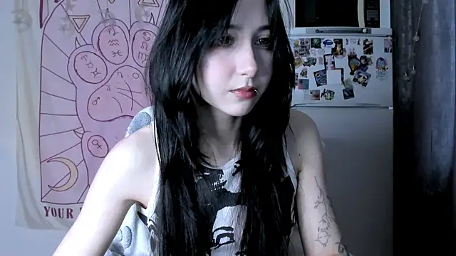 Holy420lolii online show from April 11, 2026, 2:32 pm