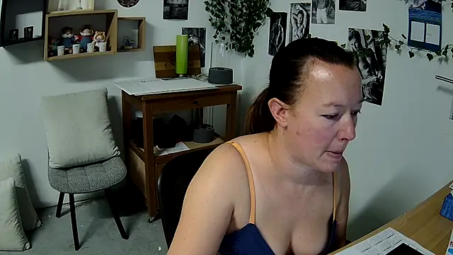 AnyaKreyxh online show from November 13, 2025, 12:15 pm