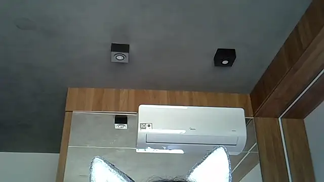 Skinny-Kitten online show from October 5, 2025, 3:32 pm