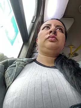 Abril Luv online show from March 17, 2025, 12:14 pm