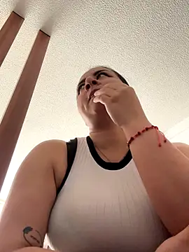 Abril Luv online show from November 11, 2025, 1:11 pm