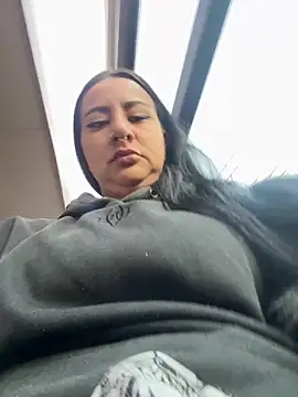 Abril Luv online show from April 18, 2026, 11:14 am