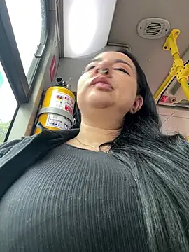 Abril Luv online show from June 3, 2026, 12:08 pm