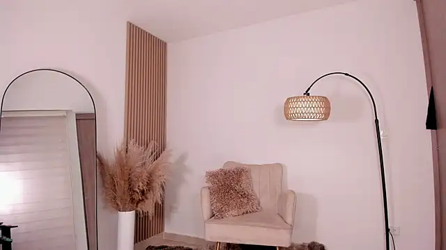 wandathompson  online show from March 6, 2025, 2:18 pm