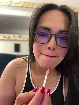 Snapshot of andra_rose chatting on February 14, 2025, 11:09 pm andra rose online show from February 14, 2025, 11:09 pm