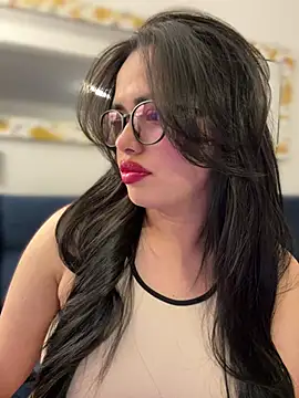 Snapshot of andra_rose chatting on March 9, 2025, 12:10 am andra rose online show from March 9, 2025, 12:10 am