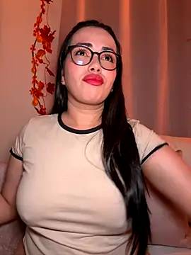 Snapshot of andra_rose chatting on October 10, 2025, 1:15 am andra rose online show from October 10, 2025, 1:15 am