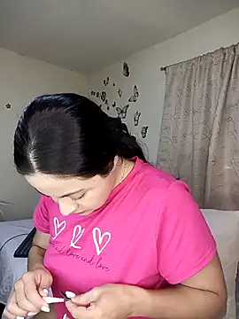 Juli Castillo8 online show from February 12, 2025, 1:59 pm