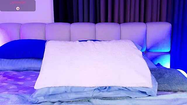 sweetieluna01 online show from January 9, 2026, 8:54 pm