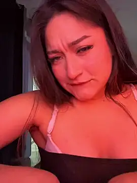 LuceroRm online show from February 4, 2026, 4:29 am