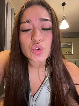 LuceroRm online show from July 3, 2026, 3:57 am