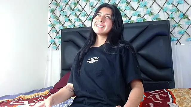 EmmaWilliamss online show from December 4, 2025, 3:32 pm