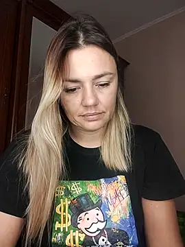 KrissSexi online show from October 15, 2025, 4:56 am