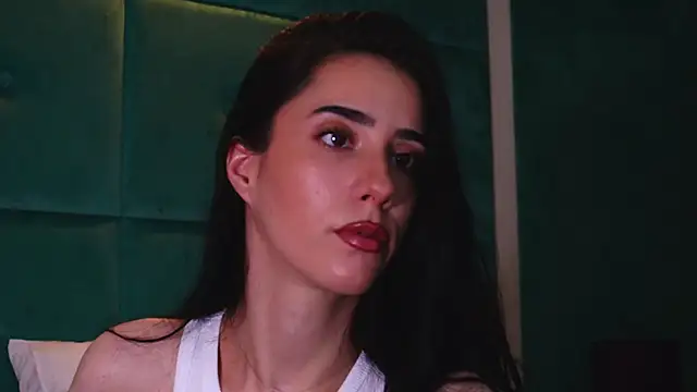 Snapshot of AmeliaJune chatting on June 17, 2026, 10:10 pm AmeliaJune online show from June 17, 2026, 10:10 pm