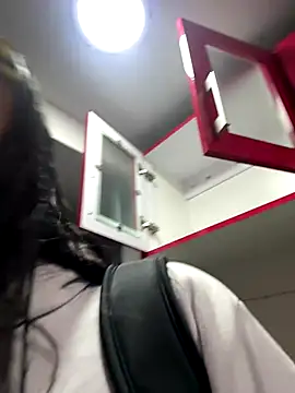 ZiaCalifa online show from November 18, 2025, 11:58 am