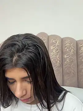 ZiaCalifa online show from December 16, 2025, 1:16 pm