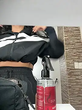 ZiaCalifa online show from April 8, 2026, 11:21 am