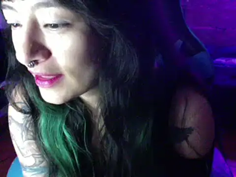 Snapshot of AngelaQueen_ chatting on January 7, 2025, 9:46 pm AngelaQueen online show from January 7, 2025, 9:46 pm