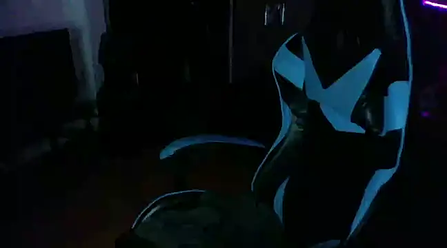 Snapshot of AngelaQueen_ chatting on March 17, 2025, 8:40 pm AngelaQueen online show from March 17, 2025, 8:40 pm