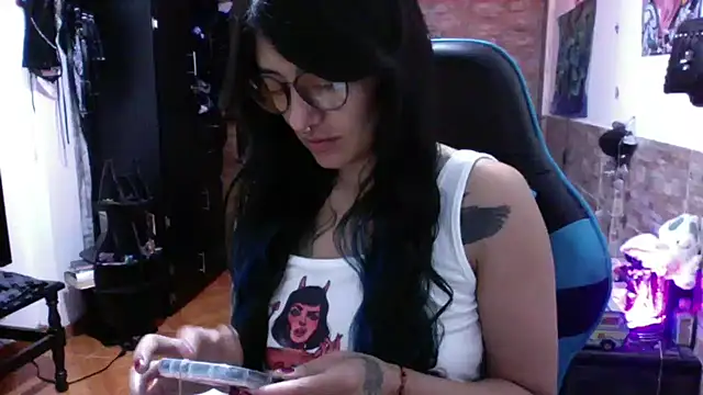 Snapshot of AngelaQueen_ chatting on September 14, 2025, 5:23 pm AngelaQueen online show from September 14, 2025, 5:23 pm