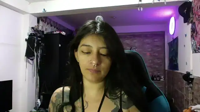 Snapshot of AngelaQueen_ chatting on September 18, 2025, 5:48 pm AngelaQueen online show from September 18, 2025, 5:48 pm