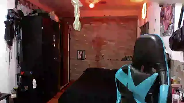 Snapshot of AngelaQueen_ chatting on November 25, 2025, 6:19 pm AngelaQueen online show from November 25, 2025, 6:19 pm