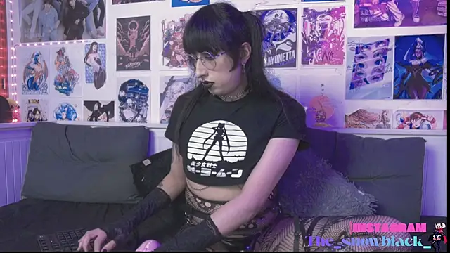 snowblack  online show from February 27, 2026, 3:23 pm