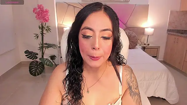 kim thompson 1 online show from November 5, 2025, 11:10 am