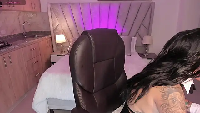 kim thompson 1 online show from January 17, 2026, 10:09 am