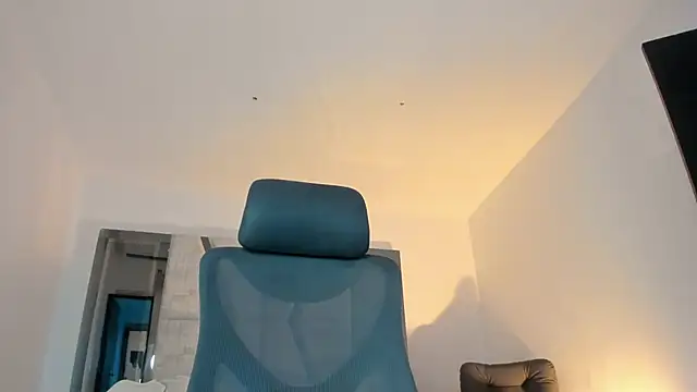 LunaBaker-1 online show from January 28, 2025, 8:04 pm