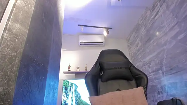 LunaBaker-1 online show from September 12, 2025, 8:09 pm