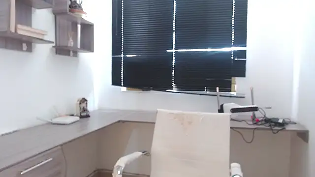 MIYESSI online show from September 17, 2025, 6:53 pm