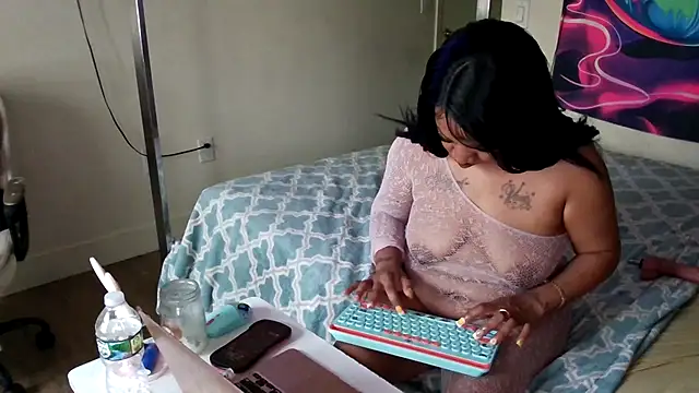 YasmineMinaj online show from July 15, 2026, 6:35 pm