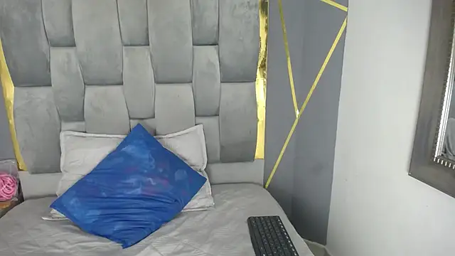 Snapshot of SalommeeT chatting on February 7, 2025, 1:04 am SalommeeT online show from February 7, 2025, 1:04 am