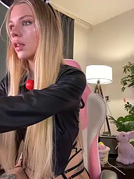 KittyKatyDream online show from April 3, 2026, 5:11 pm