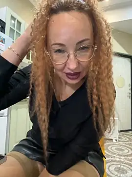 Snapshot of LybovNTV chatting on November 25, 2025, 9:26 pm LybovNTV online show from November 25, 2025, 9:26 pm