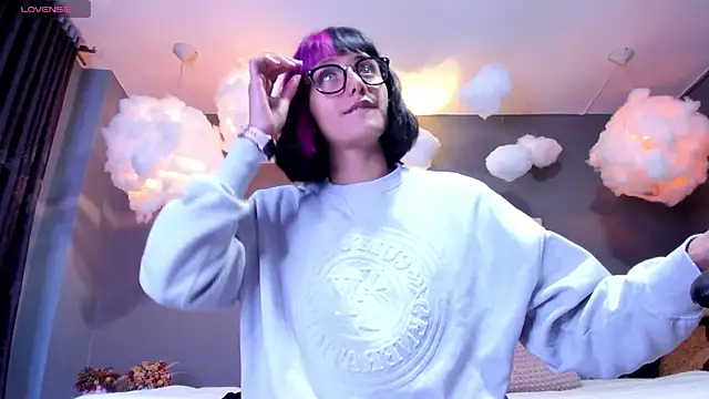 tati cardenas online show from March 13, 2025, 10:47 am