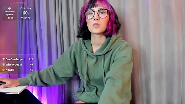 tati cardenas online show from March 18, 2025, 6:46 am