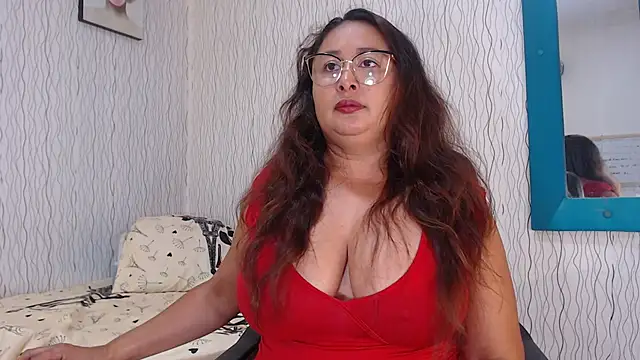 NadiaWhite online show from March 14, 2025, 6:07 pm