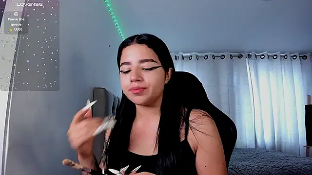 aliice walker  online show from November 18, 2025, 4:44 pm