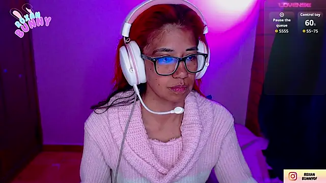 Roxanbunny1 online show from September 24, 2025, 5:33 am