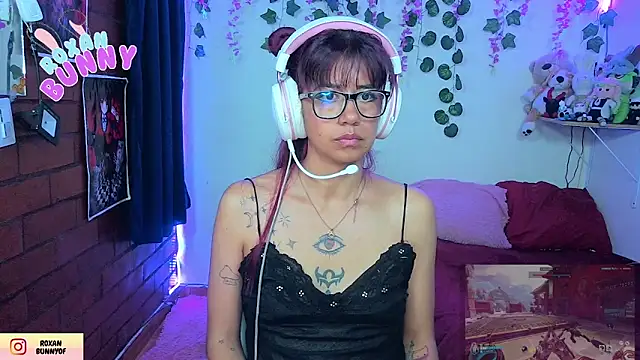 Snapshot of Roxanbunny1 chatting on May 25, 2026, 6:08 am Roxanbunny1 online show from May 25, 2026, 6:08 am
